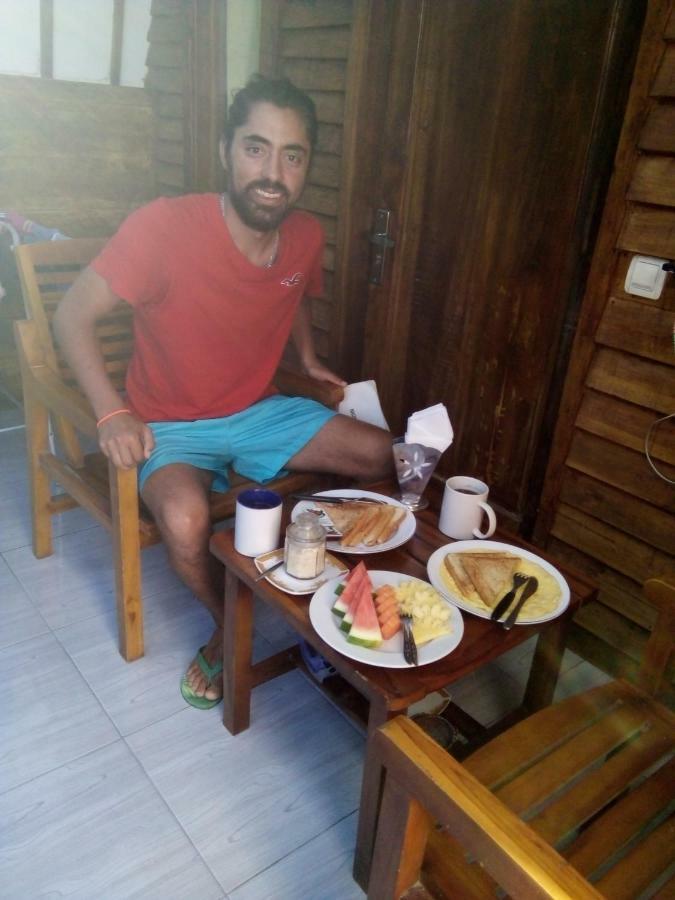 Mirna Homestay Νησιά Γκίλι Εξωτερικό φωτογραφία